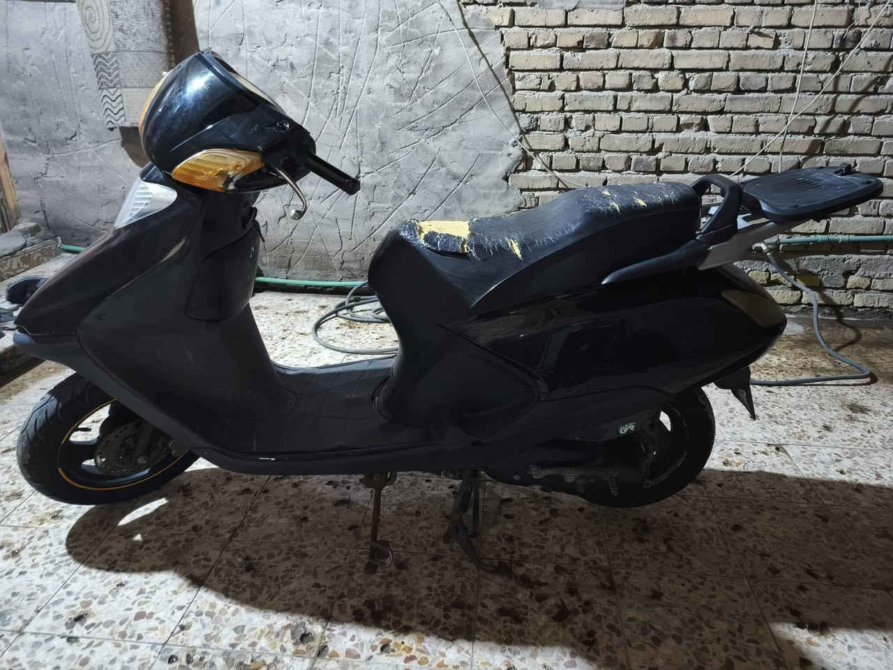 السلام عليكم دراجة سبيسي للبيع مكينه مكفوله من تنقيص وتبخير وتنقيص كامله مكمله ما عده دكمه ما سلف والكتف مال اشاره تسويهن بس هل نقصين بيها تايرات جدد لايت امامي شغال بكلايت خلفي شغال
بريكات أمامي خلفي شغال دراجة شرط هندر واحد  وخير من الله كفرات بلاديه ما ملعوب بيها ابد سعرها 425 وبيها مجال للشراي


**إذا كنت صاحب هذا الإعلان وتريد حذفه لأي سبب، رجاءا أرسل رسالة إلى الدعم الفني**