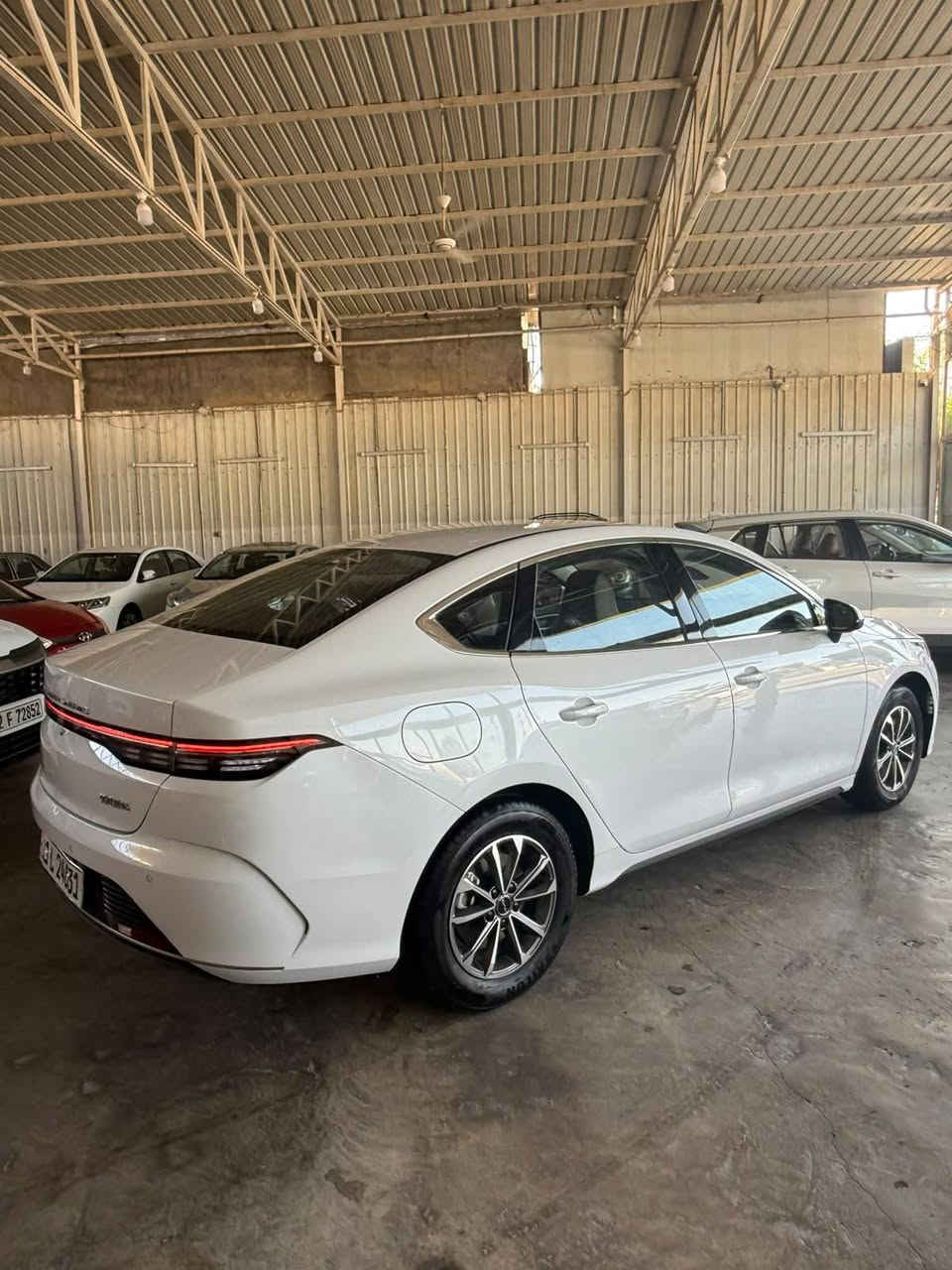 Byd دستروير 
2025 
كفالة من صبغ وبارد 
ماشية 26 الف 
شاشة دوارة 
كامرة 
هاند بريك بصمة
اوتو هولد 
انظمة قيادة 3 
كشنات جلد 
هايبرد/بانزين/شحن
السعر 19200000 دينار عراقي وبيه مجال
الموقع الكريعات شارع الوقف السني معرض الدلة
للتواصل الاتصال على الرقم   ***********
ملاحظاته  بيه شخط بنهايه الباب الي وره السايق وبيه كسر صغير بالدعاميه الاماميه
