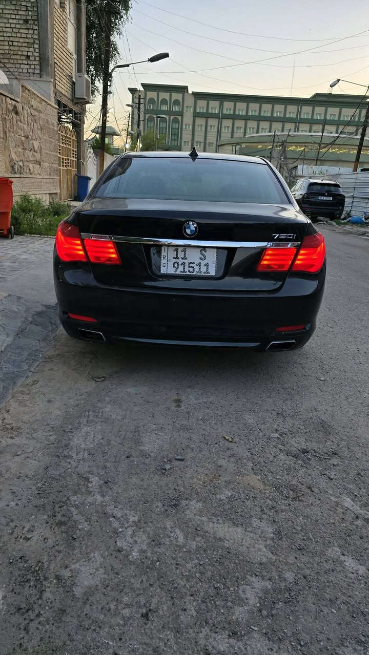 السلام عليكم ***********
باب قصير اسود فول مواصفات 
Bmwf01
750
5 بردات كهرباء 
5 كامرات
كشنات مساج
تبريد شاشه امامي خلفي 
بيبان شفط
صندوق كهرباء
شاشه كبيره
لايت داينمك
كشنات فول تحكم
ستيرن كهرباء جام اوتو
بصمه عل 4 بيبان
بيها صندوك  و قماره صبغ اثر جراد
جاهزه السياره بس نقوصات بسيطه و شرط الفحص
سعرها 140ورقه و بيها مجال
