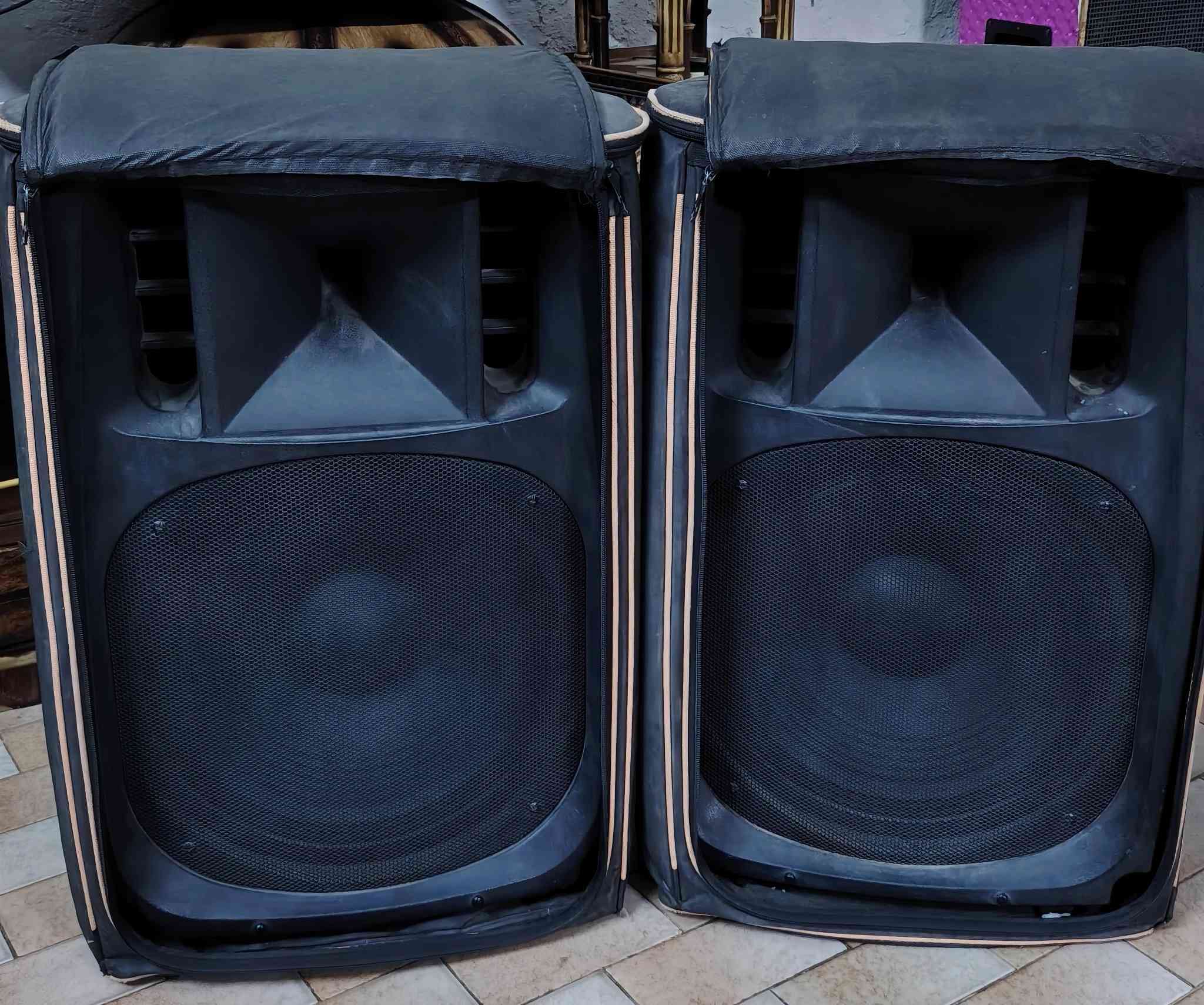 السلام عليكم اخوان***  للبيع 
جهاز مكسر بور  صنع انكليزي **** صوت نقاوه ودفع عالي
زوج سماعات w17   اللبه ١٥ انج  نظافه فوول
تك سماعه    JPLصنع أمريكي اصلي  حجم اللبه ١٥
  للبيع كلهم او كل حاجه مفرده
التواصل خاص بخدمتك او علرقم *********** واتس اب
