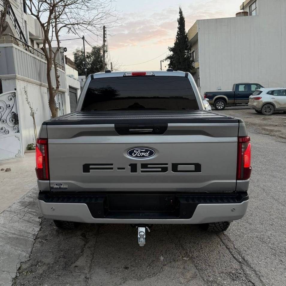 فۆرد F150 مۆدیل 2024 مواسەفات XLT 4x4 شکڵ گۆڕاو 
تەنها 7 هەزار ڕۆشتووە مه كينه ٣.٥ توين توۆربۆ  
بێ بۆیاخ و بێ پارچە گۆڕان و بێ بۆیاخ ئەستور 
سەربۆدی و ناوبۆدی  تێگیراوە 
ناوبەتانەی تێ گیراوە 
کوشنی تێگیراوە و چی مەسرەف 
جوانکاری هەیە بۆی کراوە 
مواسەفات 
رادارى خه ت جاده 
شاشه گه وره 
گێر تەیارە 
راداری پشت و پێش 
٥ کامێرا 
شاشە دیجیتاڵ 
سوکان هیتەر 
کوشن سارد و گەرم Car play 
زۆر مواسفاتی تر 

سـعـر : لە کۆمێنت داوابکە ڕاستەوخۆ بۆت دێت 📥 

گێڕ و مەکینە و هەموو گیانی وەک سفری شەریکەیە 
هیچ کێشەیەکی تێدا نییە 

ژمارەی خاوەنەکەی 
  ***********
