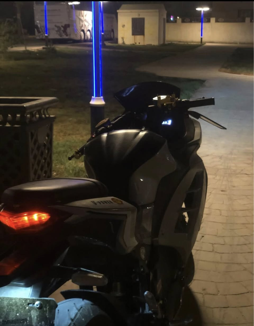 السلام عليكم
دراجه بطح شحن موديل 2025 للبيع

مواصفاتها

بطاريات مسطره 6 الحجم الكبير

لايت عالي ناصي

دبل اشاره

دبل رماش

نضام R رجوع للخلف

نضام p بارك 

قفل ستيرن

بصمه تشغيل عن بعد وقفل وجهاز تنبيه لسرقه

نضام Abs امامي وخلفي مانع انزلاق

بريكات دسك امامي وخلفي

ملف 3000

سرعه 120 كيلو متر 

السعر مليونين وبيها مجال بسيط

ملاحضه الدراجه صارلها شهر من مشتريها بعدها اخت الجديده سبب البيع معوز فلوس


**إذا كنت صاحب هذا الإعلان وتريد حذفه لأي سبب، رجاءا أرسل رسالة إلى الدعم الفني**