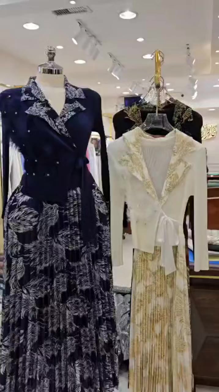 موديل يجنن 
اسود ونيلي 
قياس ٥٠ الى ١٠٥ 
وازن


**إذا كنت صاحب هذا الإعلان وتريد حذفه لأي سبب، رجاءا أرسل رسالة إلى الدعم الفني**