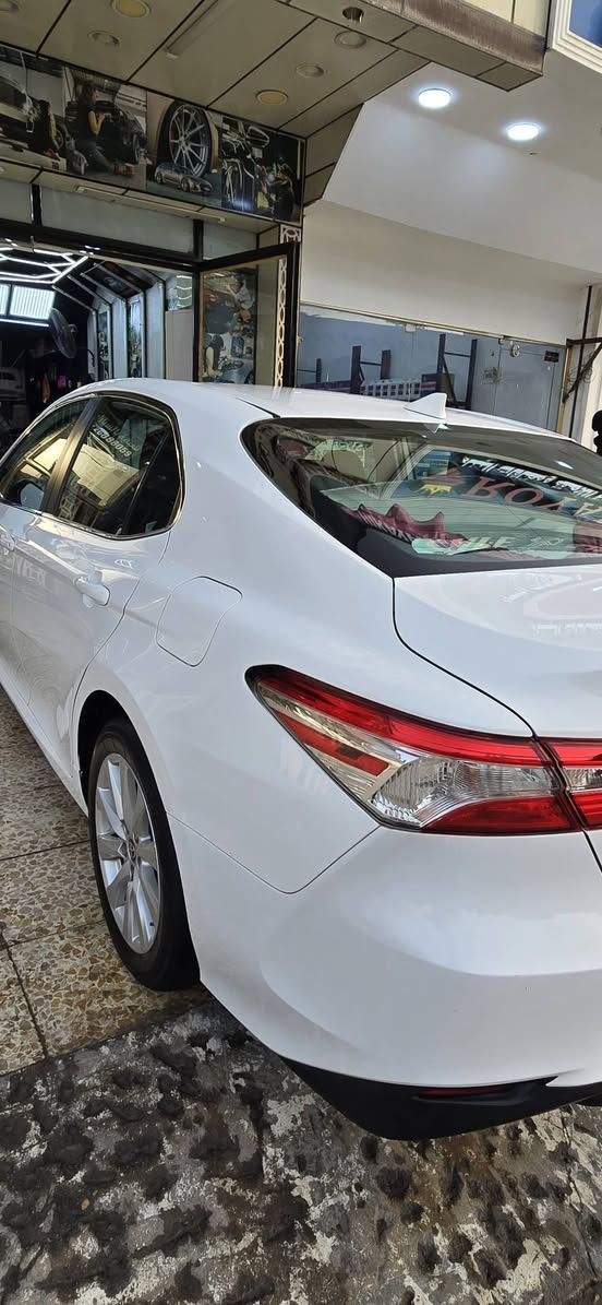 كامري وارد امريكي 2020 رقم ذي قار معوقين باقي سنة ونص تصير حرة مكان السيارة في الكوت 
ضرره جاملغ ايمن مبدل وبنيد نفسة مصلح وبيه بارد بالباب الخلفي والجاملغ من جهة اليمين ما مبين ماشية 195 الف كيلو متر سيارة نضيفة ومبولشة قبل يومين موصفات Le 
رايده 153 $ وبيه مجال بسيط
 للمعلومات اتصل ***********
