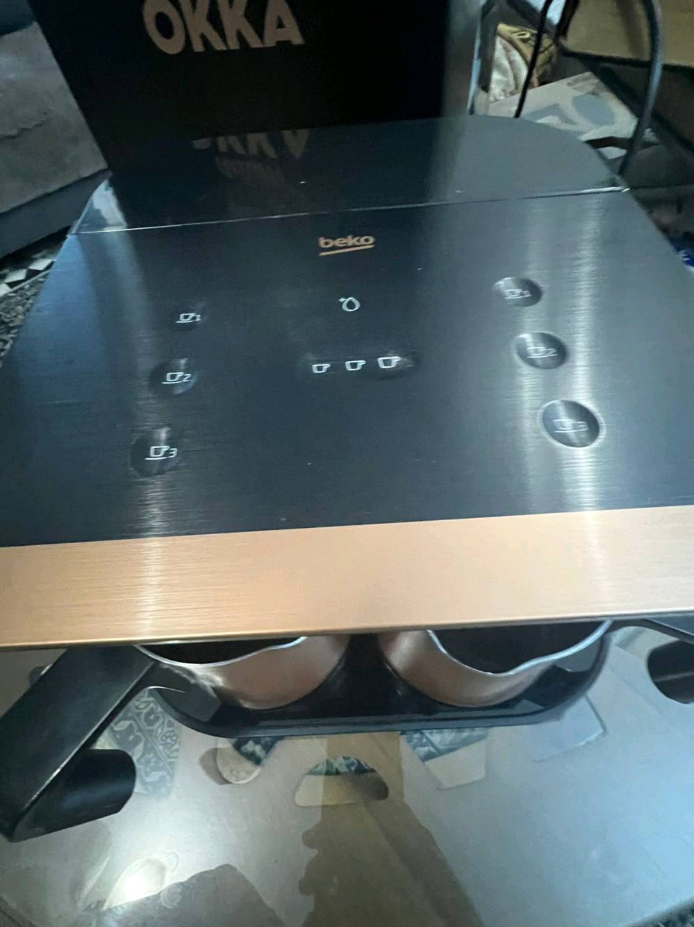 محضره قهوه المانيه من شركه كيو 
تحتوي على اثنين دلات كل داله تحضر ثلاث فناجين قهوه حسب تحتوي على ثلاث احجام قهوه تحتوي على خزان مياه 
سعره في الوكاله 290,000 
سعر المطلوب 150,000