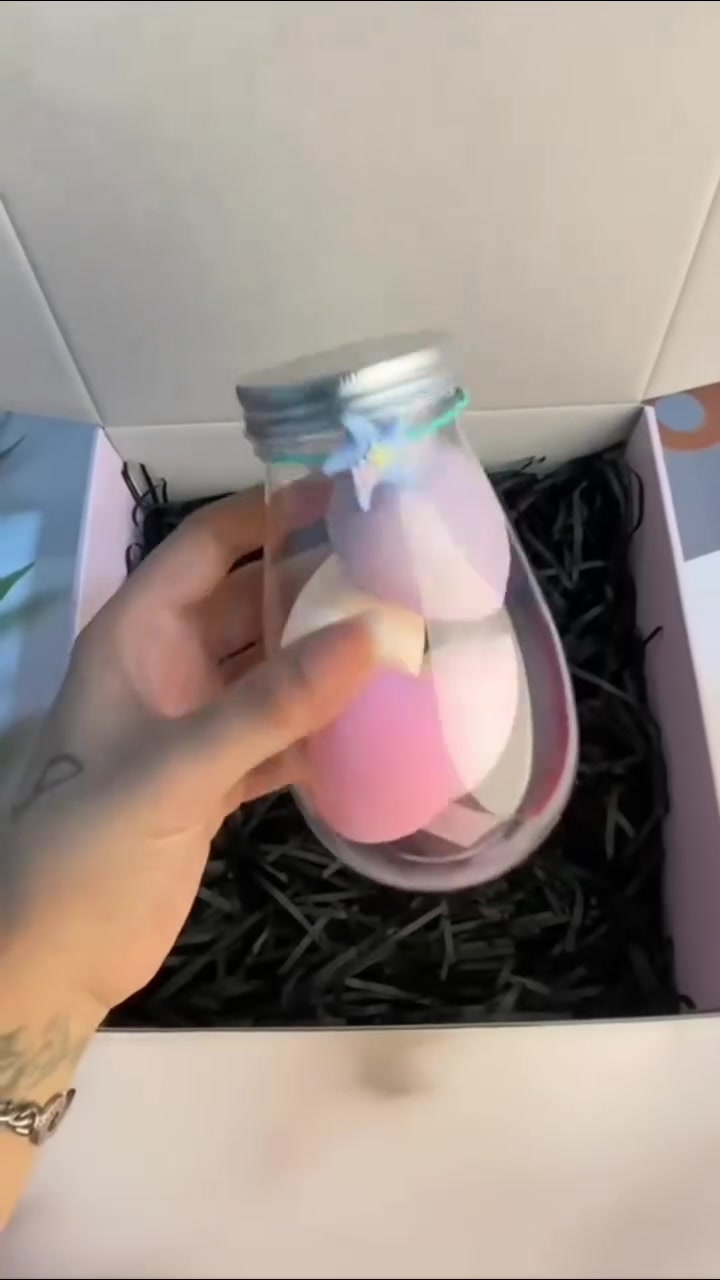 ✨ بوكس الباربي – جمال ودلع على أصوله ✨🎀

بوكس متكامل يجمع كلشي تحتاجيه للمكياج والعناية 💖💄

💗 المحتويات:
🧽 علبة بيوتي بلندر
🖌️ فرشة مكياج احترافية
💅 أظافر أكريلك أنيقة
🌸 بلاشر كوري يعطي خدود وردية
💄 كلوس لشفايف لامعة
💋 حمر عدد 2 بألوان جذابة
🧴 مزيل صبغ أظافر
🔵 مسكارة (العلبة الزرقاء) لرموش كثيفة
✨ كريم أساس من لوريال لبشرة موحدة
💫 كونسيلر Fit Me تغطية مثالية
👁️ رموش صناعية لمسة أنثوية
🌺 مرطب + مقشر ساكورا لبشرة ناعمة

🎁 هدية ويا البوكس:
🤍 مرطب يدين نعومة وترطيب يدوم
اكسبلور #الشعب_الصيني_ماله_حل😂😂#ترند 
‏‌‎#viral #fypage


**إذا كنت صاحب هذا الإعلان وتريد حذفه لأي سبب، رجاءا أرسل رسالة إلى الدعم الفني**