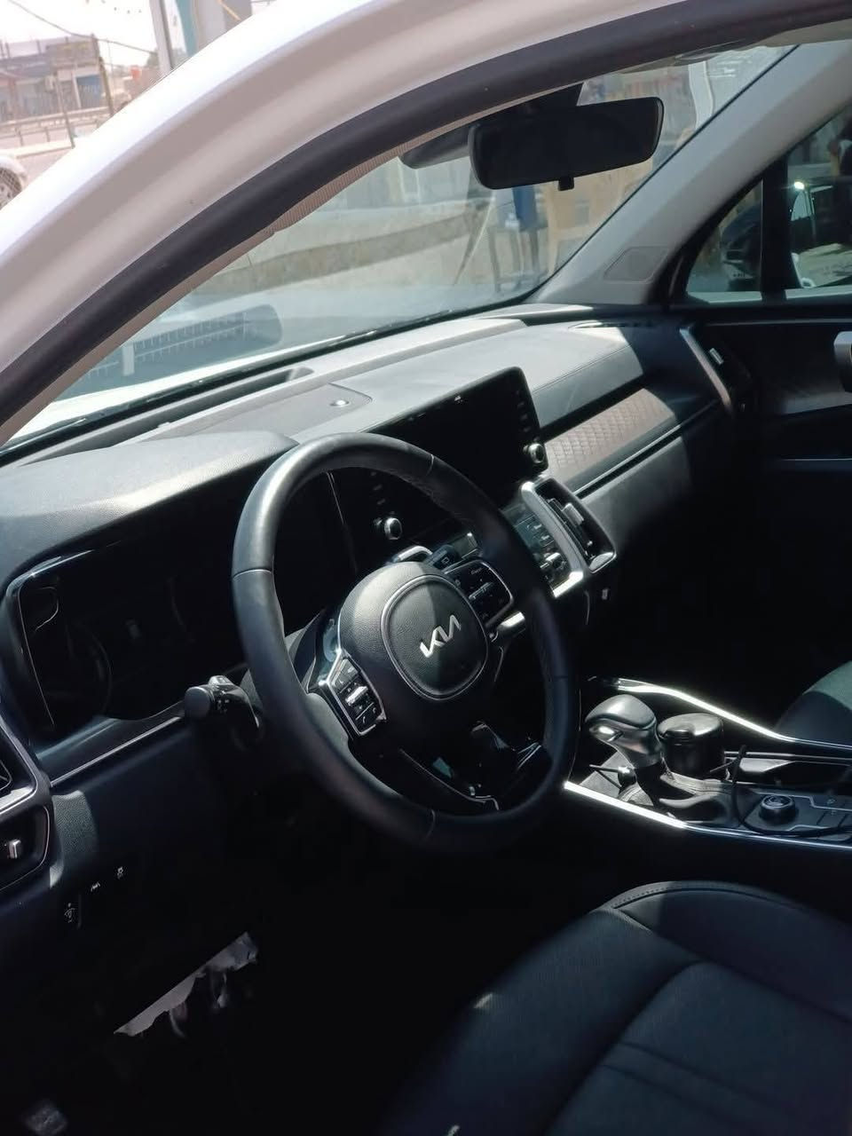 السلام عليكم  
للبيع كيا سورنتو 2023
محرك 4 ستندر 2500
وارد امريكي 
بحالة الزيرو ماشيه6الاف 
فول مواصفات عدا البانورما
بصمه
صندوق كهرباء
نظام ترحيب
شاشه كبير
اوتو هولد
سايد بريك بصمه
نزول منحدرات
بردات خلفي بلادي
كراسي كهرباء
7راكب
حساسات امامي و خلفي
مري شفط
شفتات+ تحكم 
تشغيل عن بعد
وبعد مواصفات هواي السياره بسمي. البصره قضاء القرنه 

للتصال 
***********
