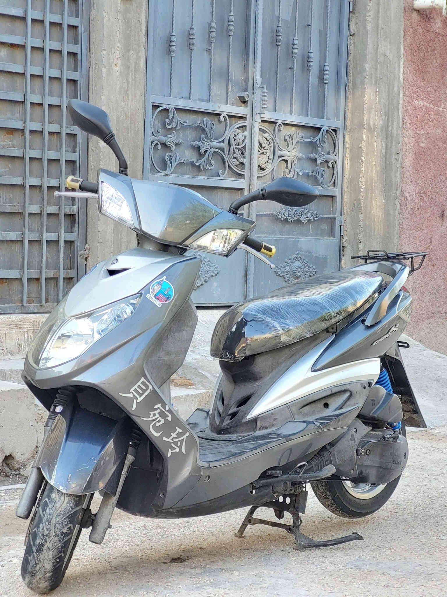 السلام عليكم  دراجه سكنس موديل 2009 دراجه كلها بلاديه ختم واحد ويا الماكينه كهربائيات كلها شغاله جيب فيتر وافحص سلف هندر العنوان مدينه الصدر تقاطع العوره استفسار على هذا الرقم***********
