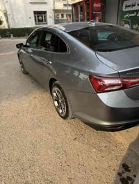 ماليبو موديل 2023 السياره كلين بس باب بيها صبغ السياره جديده جدا LT بص...