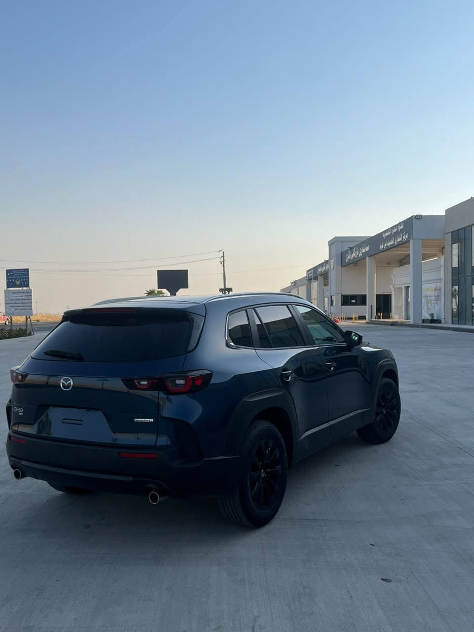 mazda cx50 select sport 2025 
ماوەی ڕۆشتن 12 هەزار مایل 
کاتی 3 مانگی لەگەڵە 
بۆیاغ یەک پارچە بێ ناو گرتن ئەو پارچەشی لەبەر جوانی بۆیاغ کراوە چونکە سێ قۆپی لێ هەبوو 
هەموو شتێکی بیلادیە 
هیچ ئێرباگی نەتەقیوە 
نیو کوشن جلد کامێرا شاشە 
ڕاداری ئاوێنە خەتی جادە 
تەبرید مەرکەزی سێ مۆدی لێخوڕین 
تەحەکومی سەر سوکان 
لایت لید و لایت زینون 
ئۆتۆ هۆڵد و ئۆتۆ ستۆپ 
سەیارەیەکی زۆر جوان و پاکە بێ چاڵ و شوختە 
نرخیشی خوار هەموو بازارە ....

نرخ 183 و  مەجالی برایانە 

***********
