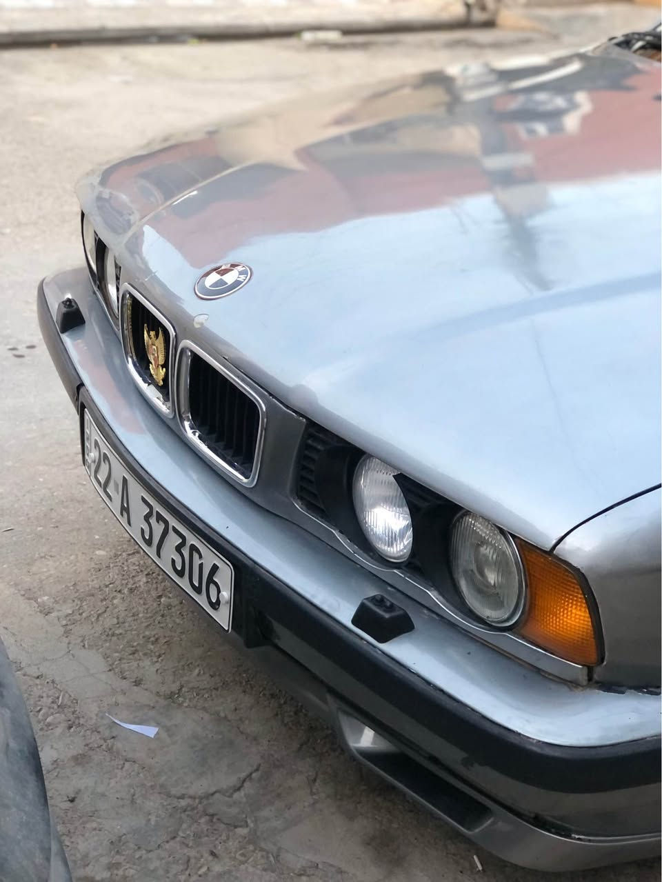 بیئێم 525iبۆ فرۆشتن مۆدێل ١٩٩٢ مەکینە ٥٢٥کەپس  بیلاد ٥٢٥ فولی گێر عادیە گێر و مەکینە بەشەرت هەزەو سەنەوی تازەیە تاکۆتایی٢٠٢٦   بەناو خۆمەوەیە تەنها یەک بست لێدانی  هەیە لای چاملوخی سەکن  سوبخ حیزامە بۆ جوانی سەقفیشی سبوخ نیە  سعری ٥٥ گەلاو مەعمەلە  رقم تلفون  *********** أربيل, العراق
