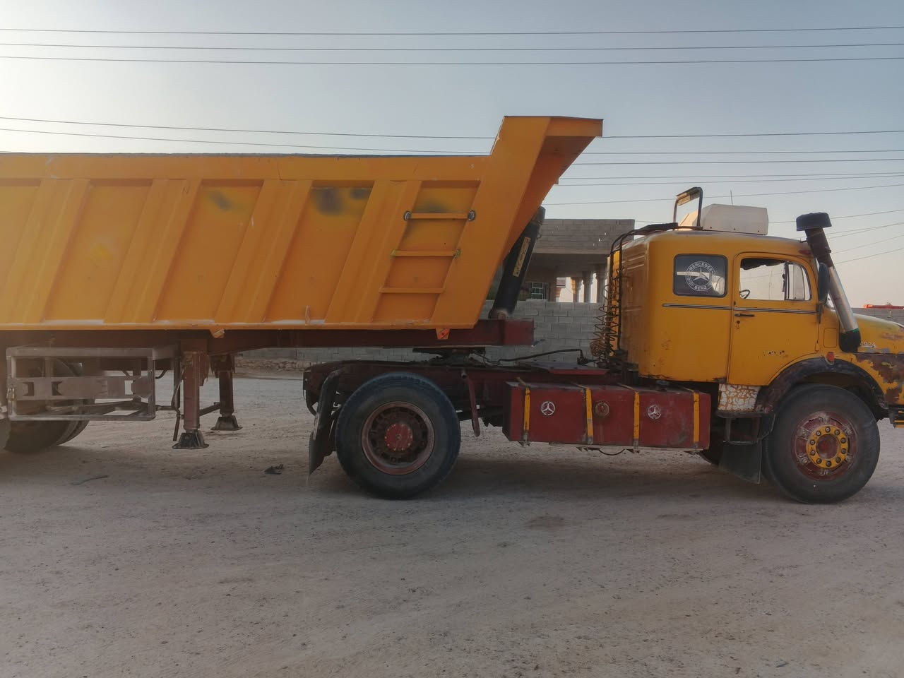 راس وعربانه للبيع
عاديه موديل 79
كير 25
عربانه حداديه ذرعه 29
مجموعه 16 
شاصي 14تخم تاير 
سعر 270وبيه مجال
رقم الهاتف ***********
مكاني رمادي
