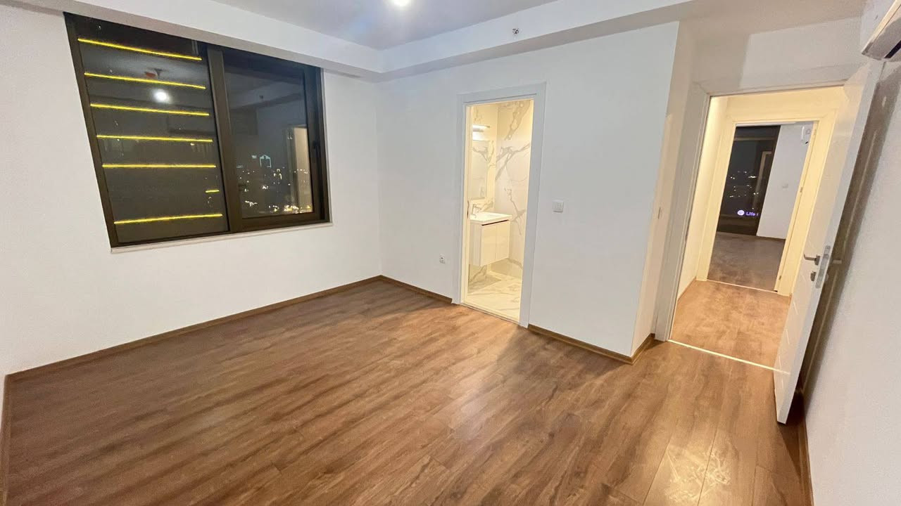 شقه للايجار منطقه ذهبيه
مجمع ایمپایر پیرل
غرفتين وصاله 
غرفتين 
صاله 
حمامين 
بلكون 
واجهه امپایر
الاستفسار على واتساب 
***********
