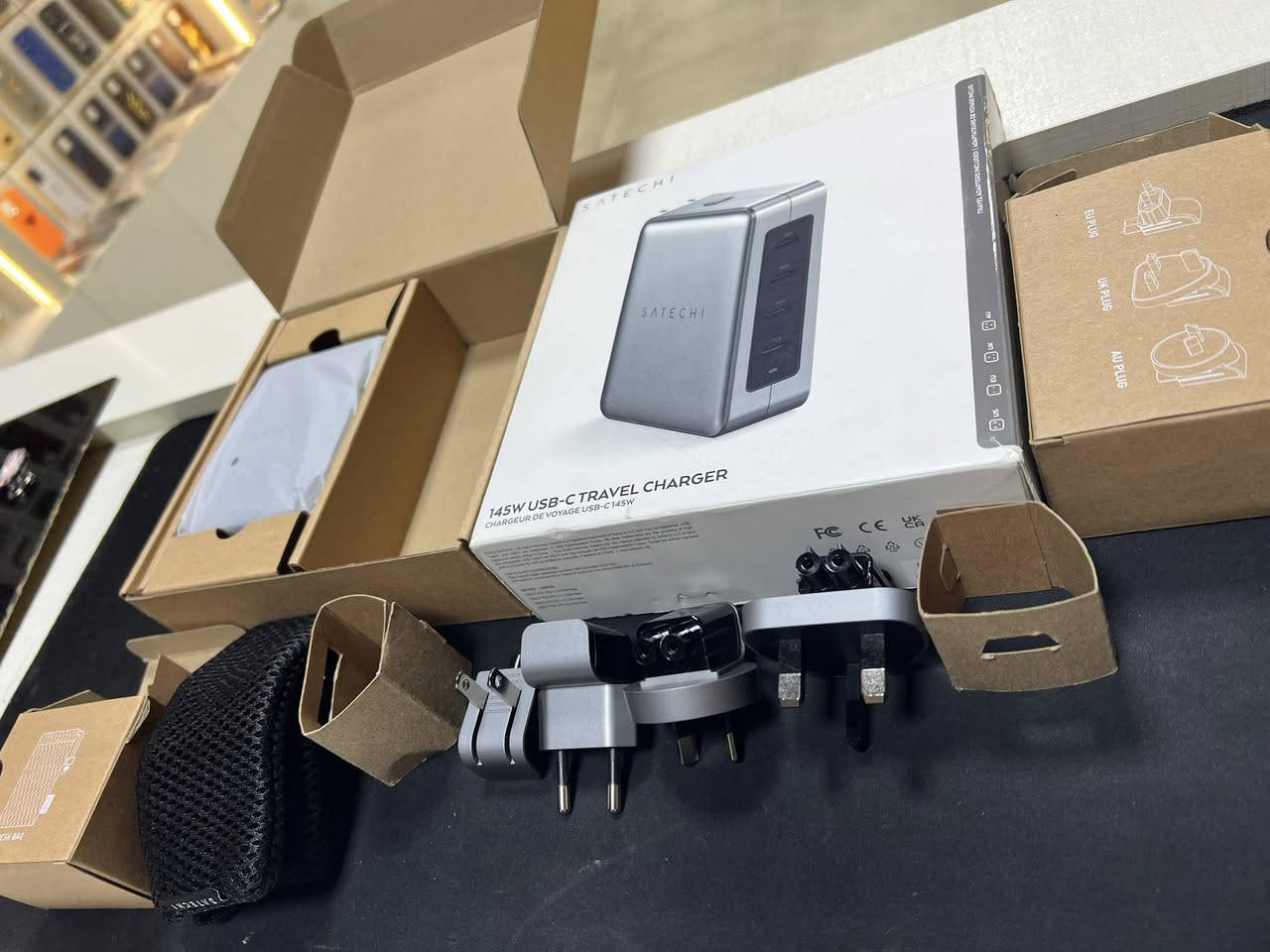 شاحن من شركة SATECHI ماركة عالميه
مقارنه مع انكر
145 واط حقيقي 
4 منافذ تايبسي
مع 4 بلكات كهربائيه + محفظة لشاحن
جديد مامستخدم
بالموقع سعر الحقيقي 200$
ابيعه ب 70 الف قفل
***********
