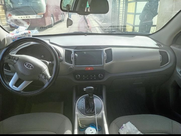 سلام عليكم 
سبورتج 2011خليجي نص مواصفات اشاير بالمري تحكم استيرن جهتين شاشه تبريد تدفىء شغال تايرات الامامي جديد والخلفيه نص عمر صدر امامي خلفي جديدبيها طخه بالجاملغ الامامي الايمن بيها رصعه بسيطه بتكمه فوق السايق رقم بغداد الماني السعر 135وبيها مجال للاستفسار الاتصال على الرقم ***********
