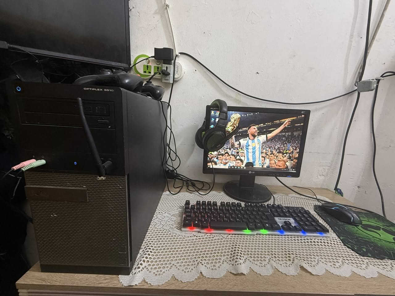 250الف كامل واذا بدون الهارد الخارجي ولثنين جوستك 200 الف
Core i3 

GTX 1050  جديد

RAM 8GB D4

With 20” monitor + mouse + keyboard + headset

Justk 2 جديد

USB 3 -port hub

SSD 128

HDD 500

الألعاب gta5 +BF1+pubg+pes2018

بغداد الشعب

***********
