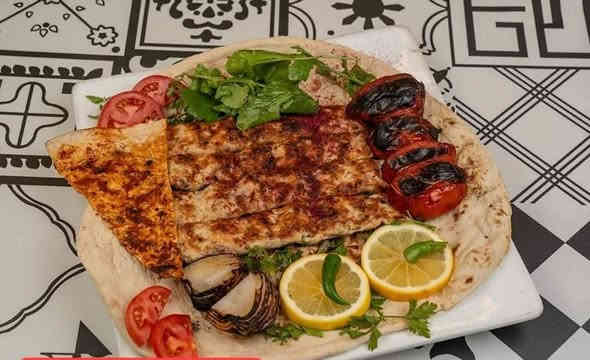 السلام عليكم..شيف مشاوي عامه بكل أصناف المشويات أكثر من 10انواع بالكباب والتكك ومسحب دجاج وعرايس لحم وعرايس دجاج واجنحه وكباب المتر وصلصات المشاوي وشيف شاورما لحم ودجاج بطريقه احترافيه متفرغ للعمل سكني بغداد الكرخ..***********
