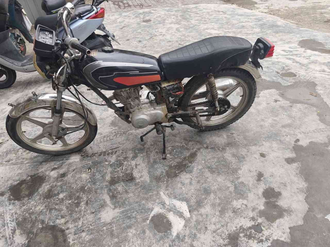 دراجه ايراني نضيفة دراجه شغاله صفاحيات وشوي ترتيب كهربائيات السعر 325 وبيها مجال حك الجية مكاني بغداد رقم *********** واتساب موجود +بيه تبخير
