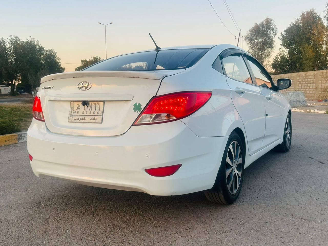 سلام عليكم من رخصة الادمن المحترم اكسنت لبيع سيارة جاهزة من كلشي بيها صبغ ربع الباب باقي السيارة كفالة عامة موديل2015 مكينة دوش سيارة خليجيةالسعر 103وبيها  مجال مكان السيارة البياع الاتصال ***********
