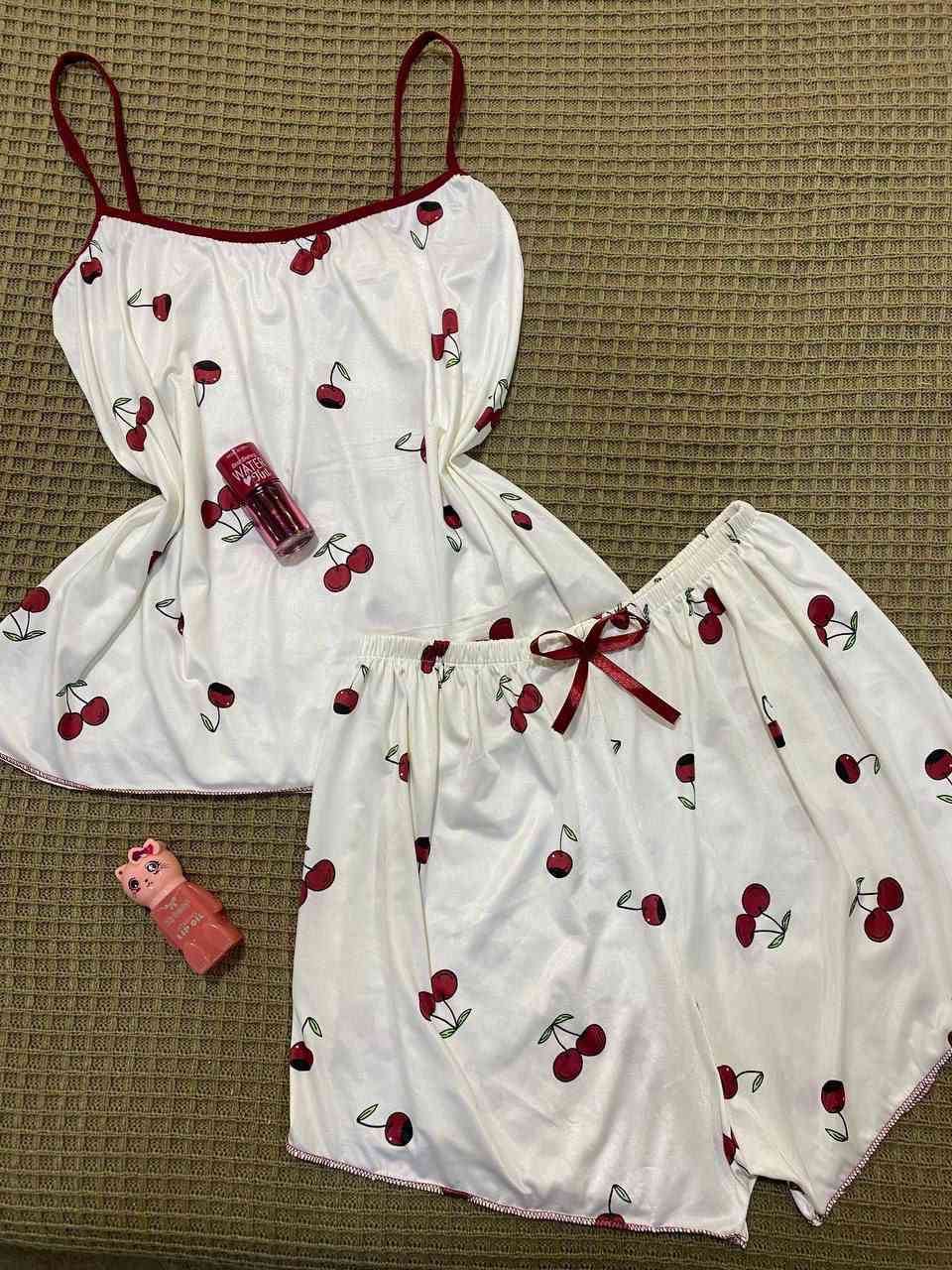 شورت وكيمونه الخامه زبده حرير الاصلي شرط الفحص أمام المندوب
قياس فري سايز يلبس وزن من 50 آلي 85كيلوو وخامه اليكره نقشات كرز 
جملة فقط توصيل لجميع المحافظات


**إذا كنت صاحب هذا الإعلان وتريد حذفه لأي سبب، رجاءا أرسل رسالة إلى الدعم الفني**