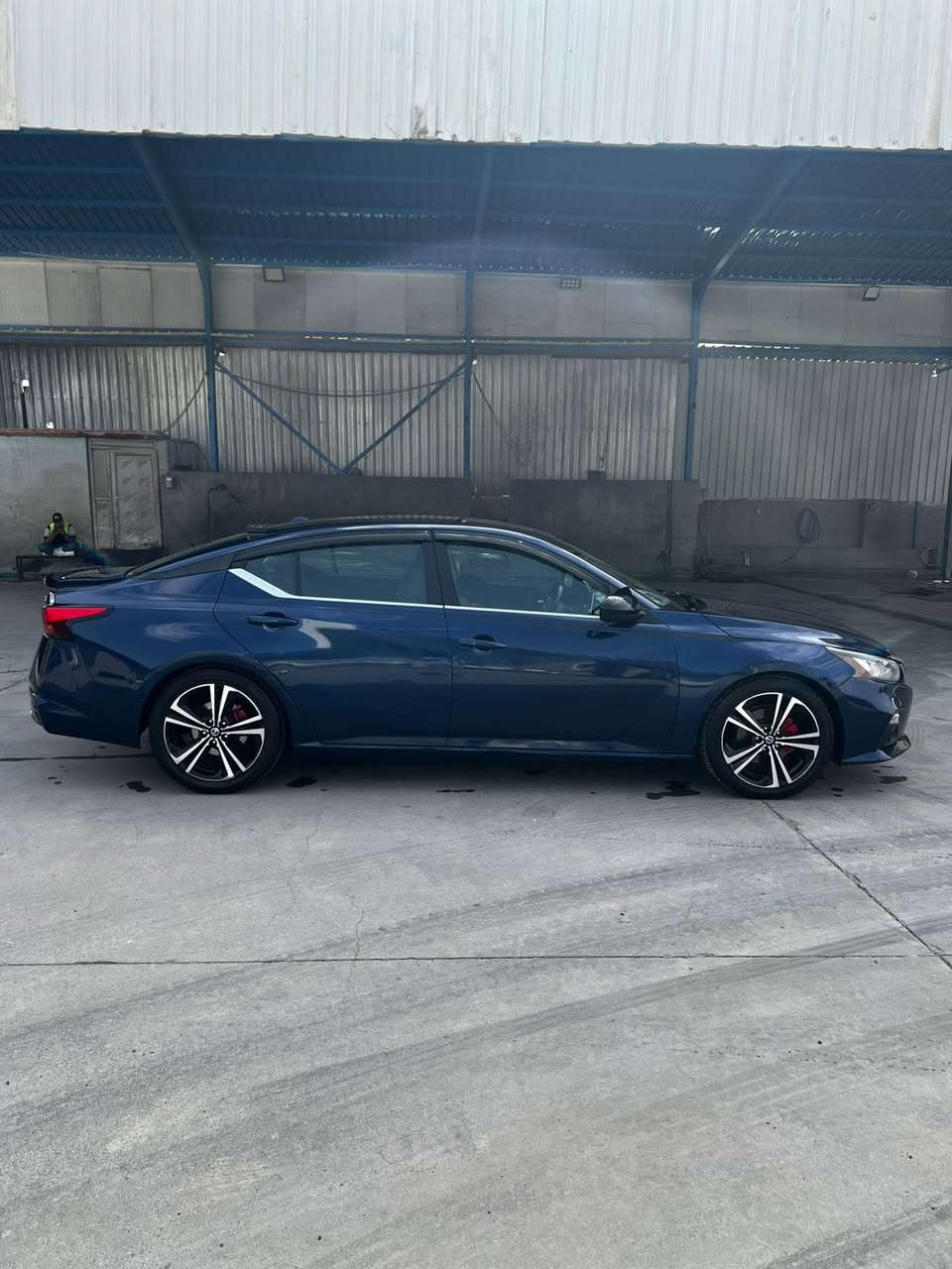 للبيع نيسان التيما موديل 2020 
ماشية 138000
رقم اربيل الجديد 
موصفات sr
حجم المحرك 2500cc
الاسطوانات 4 سيلندر
بلد الاستيراد وارد امريكي 
مادة المقاعد شامواه/جلد

كاميرا خلفية التحكم ع المنحدرات
مستشعر وقوف تدفئة المقاعد بصمة 
مثبت السرعة مرايا جانبية كهربائية شاشة
مراقبة النقطة العمياء نظام المفتاح الذكي 
مقاعد كهربائية 8 وسائد هوائية 
مصابيح زينون الامامية مانع انزلاق 
تدفئة مقود القيادة ابل كاربلي 
تشغيل عن بعد Abs رادار شاحن لاسلكي نظام مانع السرقة الضوء العالي التلقائي حساسات ضغط الاطارات نظام تنبية السائق  

السعر 115$ 
رقم الهاتف : ***********
العنوان اربيل قرب  مجدي مول

