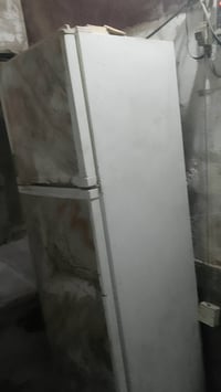 ثلاجه مستعمله حجم كبير   ب250 واتساب 07813015893 او خاص