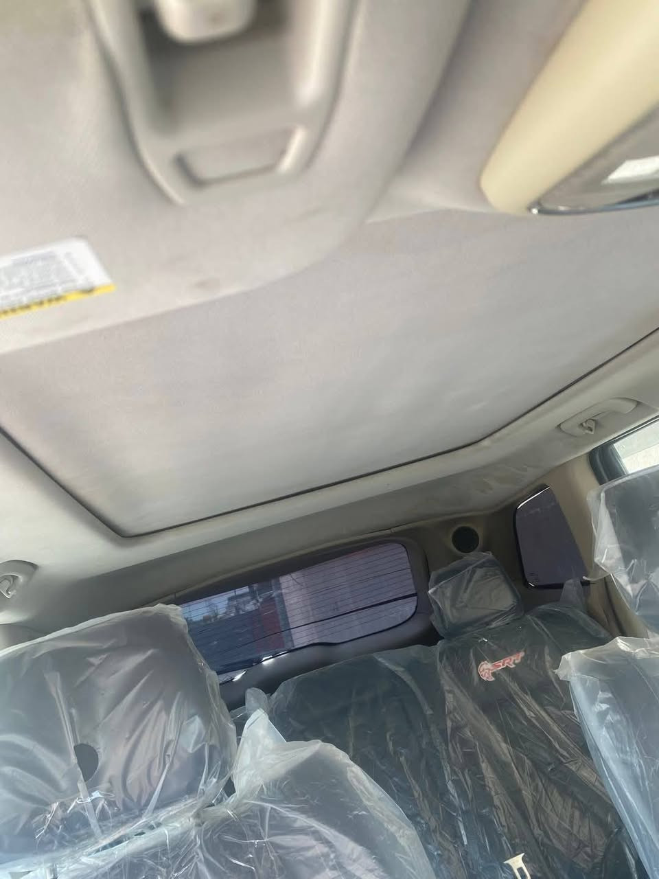 جيب شيروكي موديل ٢٠١٢ محدثة ٢٠١٦ السيارة فول مواصفات وارد خليجي 8سلندر هيمي كشنات SRT السيارة بدون حادث السعر 130 او مراوس
رقم الهاتف:***********
