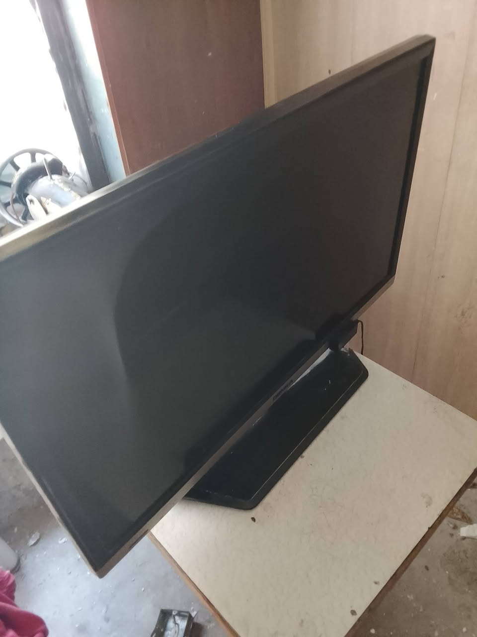 اغراض للبيع غساله نوع LG الخليج 13 كيلو السعر 85
غساله نوع تراست 11 كيلو شغاله بس بيها ضرر واضح بالكفر السعر 75
 ماكنه خياطه مع الميز 75
شاشه كاميرات داخليه نوع دنكا حجم 32 السعر 50
عود عراقي صناعة خاصه السعر 250
 جميع الاسعار بيها مجال بسيط مكاني بغداد وهذا رقمي *********** وتحياتي للجميع

