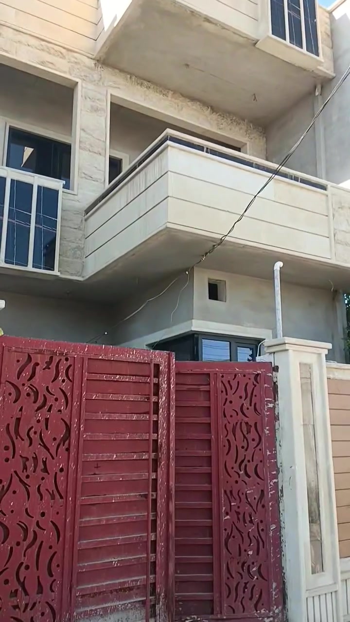 للبيع للبيع 
دار سند طابو بناء حديث
📍ملاحظه السعر جداً مناسب 
موقع مشرفه الثانيه 
قرب جامع الملك 
المساحة 150م جبهة 6
طابقين
ط1 غرفتين نوم وهوا واستقبال ومطبخ وصيحات وكراج 
ط2 نفس الجوه 
للاستفسار الاتصال 
***********
