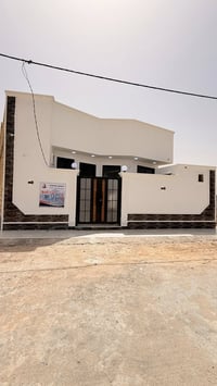 بيت زراعي م100 مربع بنيان حديث طابق واحد  العنوان حي الجامعة داخل مجمع...