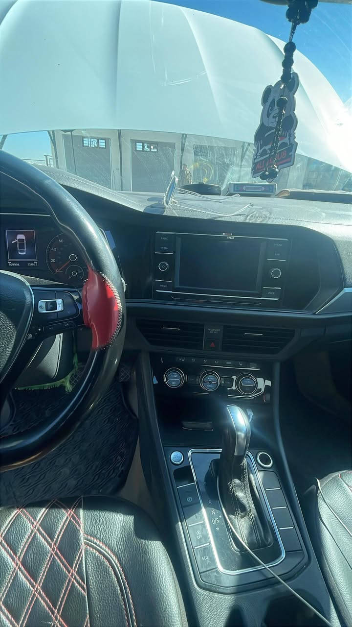 السلام عليكم✋🏻مكلف بالنشر
للبيع🚘
فولكس واكن /جيتا /Volkswagen /JETTA❤️
🛑السياره حادث صندوك ومصلح بعمان وتصليح كلش رائع اني استلمت بهلوضعيه ورقمتها بغداد 
🛑 تحويل مباشر حاضر🔰
🛑السياره كفالةكير محرك كلة بشرط✅
الموصفات
موديل (2020)✅
محرك 1400/Turbo✅
بانوراما✅
رادار امامي✅
رادار خلفي✅
رادار جانبي+نقطه عمياء✅
شاشه كار بلي+اندرويد✅
شاشه اعطال✅
كير8نمر✅
ثلاث انضمة قياده🔰 ايكوECO+منولManual+سبورتSPORTS✅
تتفئة كشنات✅
اناره LED امامي+خلفي✅
فول تحكم ستيرن✅
بصمه ابواب وصندوك+تقفيل ذاتي✅
كشنات جلد اسود قماره ابيض بلادي✅
السياره موجودة بغداد🚘
وبي مجال للطيبين❤️
رقم تلفون ☎️ 
***********
اي ستفسار اني حاظر اتصل ودلل❤️
