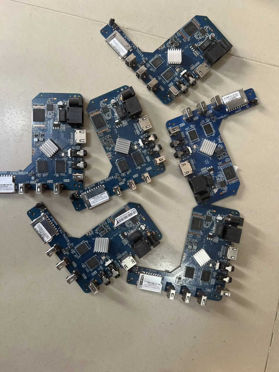 TV Box شغالات كلهن 6 قطع كلهن 30 الف


**إذا كنت صاحب هذا الإعلان وتريد حذفه لأي سبب، رجاءا أرسل رسالة إلى الدعم الفني**