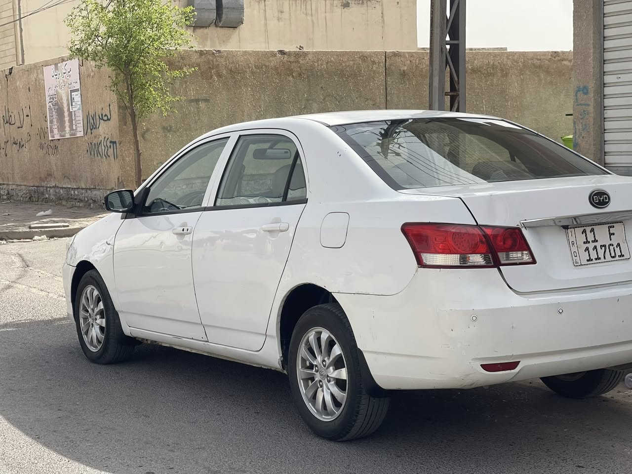 ‏‎للبيع فقط❗️❗️❗️بي واي دي  موديل 2015   فول مواصفات 
 ‏‎رقم بغداد انكليزي باسمي  ابشرط تحويل  وكاله ثاني يوم
‏‎سياره مكفوله  من صبغ وتبديل وضربه  
‏  برغي واحد ما مفتوح من جسمها كل شركه 
🔺كير  اوتوماتيك المرغوب 
🔺دواخل لونين مطعم  
‏‎🔺كير ومحرك ابشرط 
🔺تحكم ستيرن 
🔺حداديه سياره جديده 
‏‎🔺نظام ترحيب
‏‎🔺حساسات خلفيي
‏‎🔺️ اوتو لايت  
‏‎🔺شاشه عرض 
‏‎🔺كامرة خلفيه
‏‎🔺المري كهرباء (ليست قلابة)
‏‎‏🔺حساس اطارات 
‏‎🔺كشنات جلد
🔺سقف سلايت 
ماشيه 129 حقيقي 
ملاحضه كير ومحرك بلادي شركه مملعوب بيها مكفوله بدون فتح بلاديات 
تبريد شغال ثلج  من اخير سياره زيروه  ربع دينار مصرف مابي مكاني بغداد  سعرها 57 وبيها مجال 
الرقم ***********
