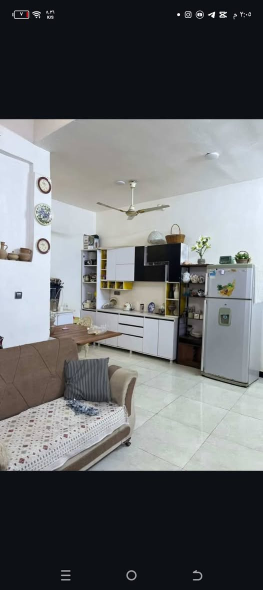 بيت للبيع 150م طابقين منطقه الثلاثينيات مقابل مستشفى التركي الحسينية الراشديه يحتوي على 3غرف نوم واستقبال وهول ومطبخ حار وبارد وصحيات بناء حديث السعر 120 رقم الهاتف ***********
