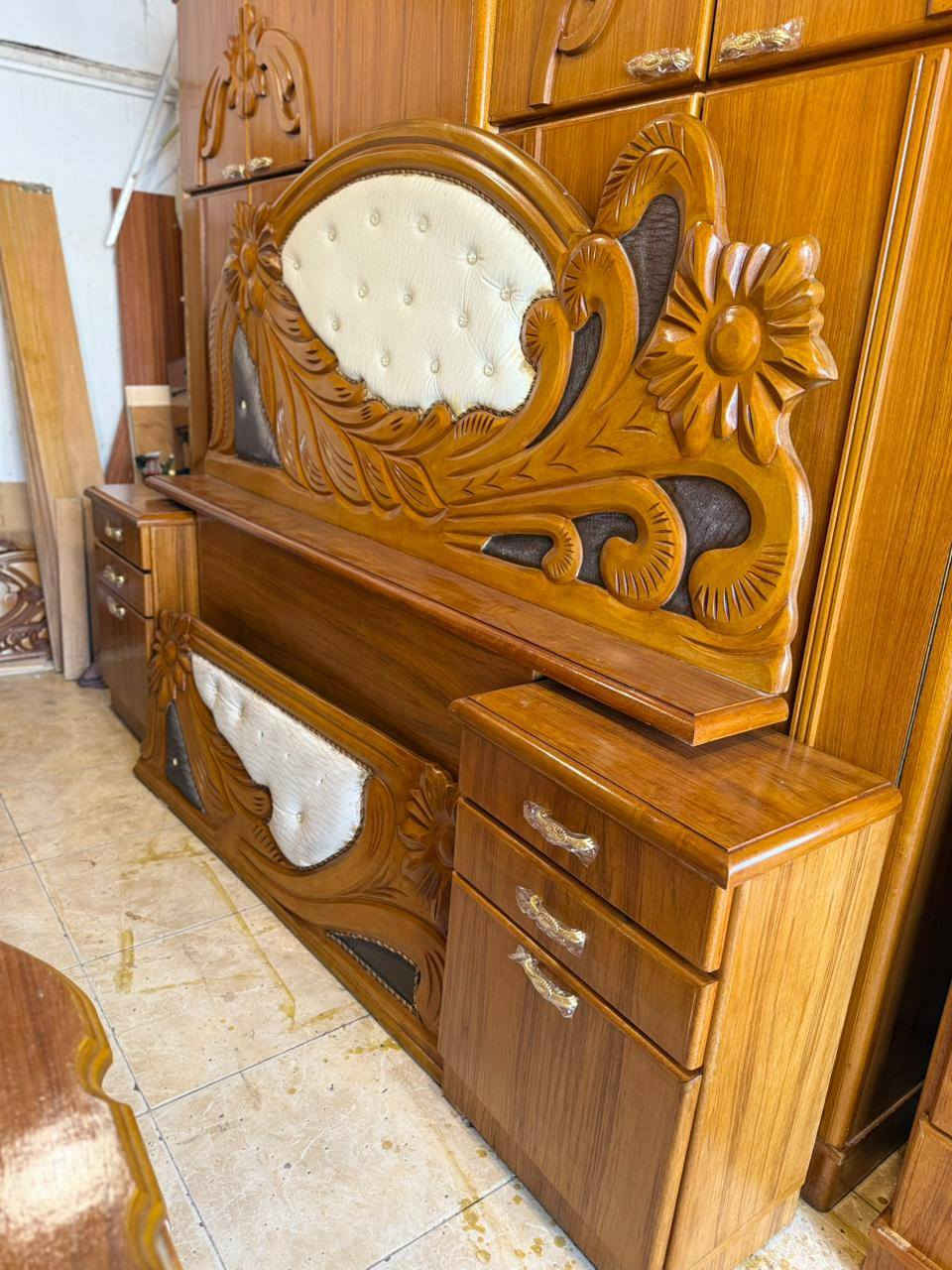 السلام عليكم🫡       السعر 750 الف قفل  💯 🦅💯
عرض خاص ومغري 🌹  للعرسان  ة👩‍❤️‍👨 
توفر لدينا من جديد غرفه صاج 5 أبواب ملحق  شغل درجه اولى 🌿 خارج صاج  5ملم شرط نظافه  والشغل 💯💯 والصور تحكم🌹
للاستفسار وتساب *********** مباشر🆕 ***********🆕
ومستعدون لشراء الغرف النوم المستعمله و الكناتير ✅
