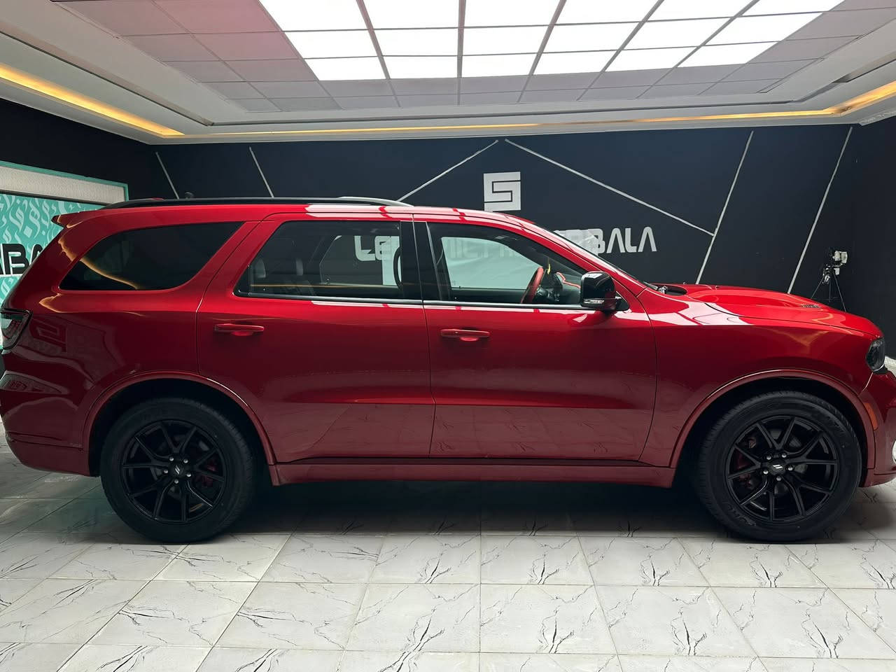 السلام عليكم                                                                         دورنكو  2021  GT
مراوس  (تاهو)    (لاندكروز)

6 سلندر
مقاعد جلد
خزن ميموري
7  راكب
المقاعد الاماميه  تدفئه
تبريد سياحي 3 قطع
شاشه كبيره
كامره خلفيه 
حساس خلفي 
توقف ذاتي 
شفتات ستيرن
مغلفه bbf
السياره رقم بغداد الرقم دولي رقم حلو     بسمي

مكان السياره بكربلاء  (***********)
 
بعد هواي موصفات
