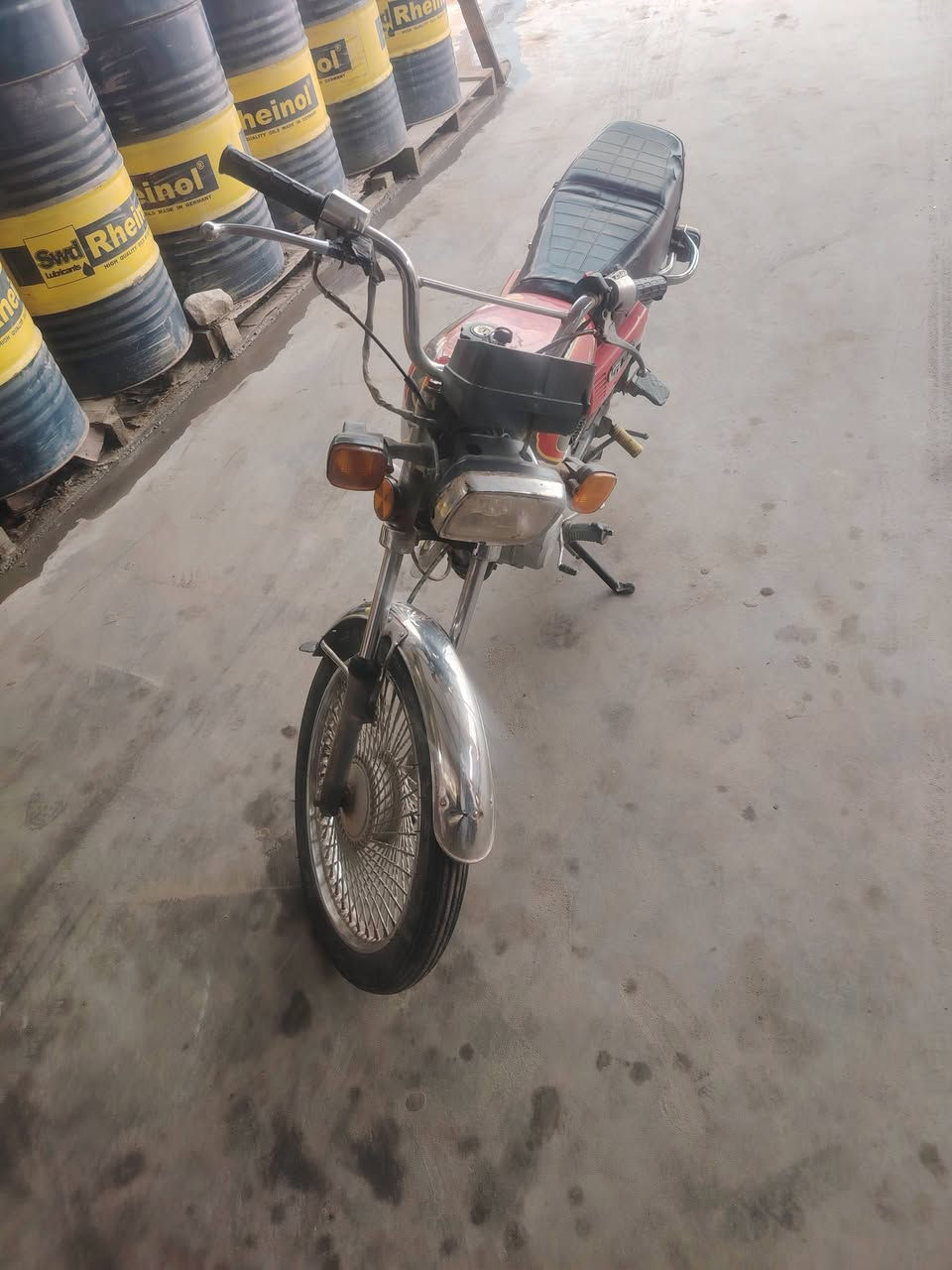 السلام عليكم دراجه اربعه كير للبيع دراجه كامله مكينه نضيفه كهربائيات كلها شغاله اوراق سكنر
رقم موبايل *********** سعر دراجه 300 الف
