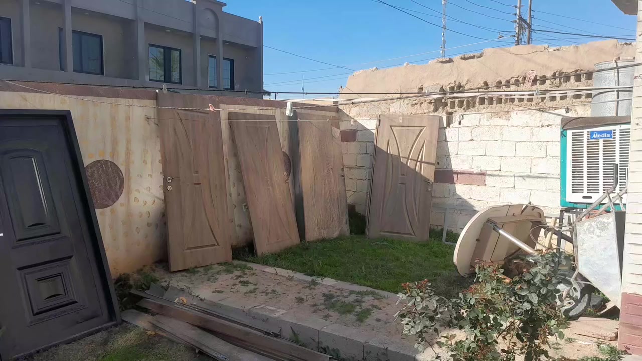 عدنا ٣ابواب حديد عدنا ٥ابواب خشب بعدهم جديد للبيع الي يريد هدا رقمي ***********
