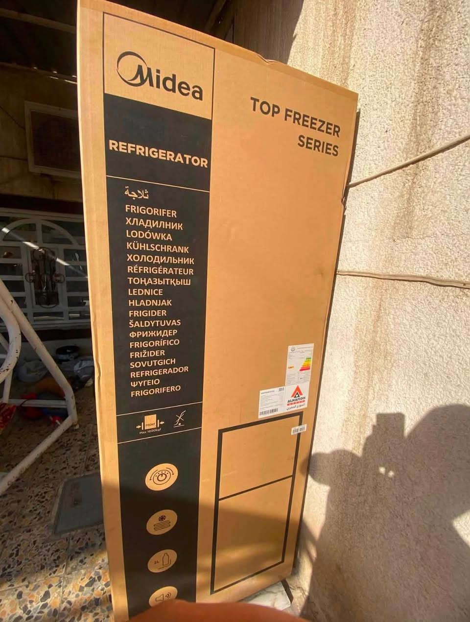 ثلاجه حجم كبير ما مستعمله بعدهي جديده بل كارتون سعره 250 قفل ***********
