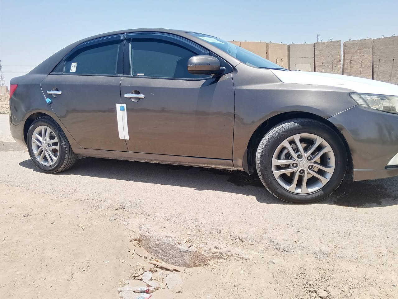 سلام عليكم ورحمة الله
سيراتو موديل 11 

رقم اربيل 

بيه جاملخ او بنيد بدون داخل 

تخم تاير جديد 

كير ع شرط 

تبريد ثلج 

ترهم قصاد 

وذا اكو امراوس ماكو مشكله 

مكان السياره ديوانيه 

***********
