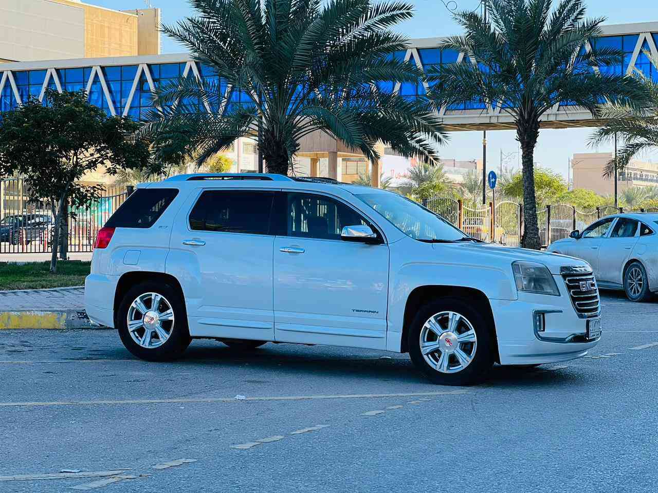 جمسي تيران دنلي مديل 2017 سعره138 وبيه مجال للاستفسار الاتصال *********** وارد مريكي حادثه  باب سايق بدون دواخل ولباقي كفاله عامه مواصفات دنلي فول 1عله 1 بصمه تشغيل بصمه بواب فتحه سقف كشنات جلد كهربائي تحكم ستيرن حساسات خلفيه اماميه دمام خلفي جنطه شفط كشنات كهربائي قطعتين تبريد مثبت سرعه مانع نزلاق شاشه كامره دواره ويل كب كروم مكينه سته 6سلندر مكينه وكير مكفولات حداديه جديدهه تخم تاير جديد تبريد شغال ثلج سياره جديده وجاهزه وأي نقص مابيهه سنويه لل 29مشروع وطني مكان سياره كربلاء
