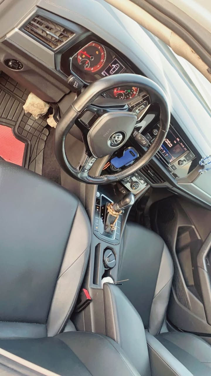 السيارة باسمي الشخصي (تحويل أو وكالة مضمونة 100%)
المواصفات الأساسية
• الموديل: 2019.
• اللون: أبيض ثلجي 
الرقم: سليمانية (بأسمي تريد وكاله او تحويل ).
• المشية: 107 ألف ميل• 
• البنزين: بطاقة بنزين موجودة 
• الضرر: جاملغ وبونيد فقط.
• الملاحظات: الضرر خارجي فقط 
• ⁠بدون شاصي وبدون دواخل (بشرط الفحص).
• ⁠الإضافات والمواصفات:
• الرادارات: رادار أمامي وخلفي للحماية والتنبيه.
• فتحة سقف: سلايد بنوراما 
• الداخلية: كشنات جلد أسود بلادي 
• الشاشة: شاشة لمس كبيرة تدعم (Apple CarPlay / Android Auto).
كاميرا خلفية بلادية.
• المميزات: تشغيل وإطفاء ذكي، ويل كب رياضي، إضاءة LED نهارية.
✅ حالة السيارة العامة:
• السيارة "مال بيت" وجاهزة من كلشي 
• تبريد ثلج، صدر ناعم، وما بيها أي نقص.
📍 المكان: [كركوك ]
💰 السعر: [145ورقه ]
📞 رقم الهاتف: [***********] كركوك, العراق
