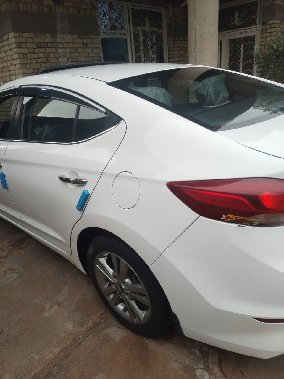 سلام عليكم للبيع الانتره 2017
خليجي رقم بغداد انكليزي
اعلئ فئة GLS
فول مواصفات

 مكينة 2000 دوش
كير أوتوماتيك (AT)
 فتحة سقف سلايد
 تحكم ستيرن
 كاميرا أمامية
 كاميرا خلفية
 تبريد قطعتين
 شاشة كبيره +حاكية + بلوتوث
 حساس أمامي
 حساس خلفي
 لد نهاري أمامي
 خمسه ويل كب 
 لايت منضومة زنون 
 داخل جلد
 مرايا جانبية كهرباء + إشارات + شفط
أنظمة قيادة (اقتصادي / نورمل / رياضي)
ملاحظه (سياره مكفوله كفاله عامه) 

 السـعـر 152 وبيها مجال
مكان: كربلاء طويريج 
رقم : ***********
