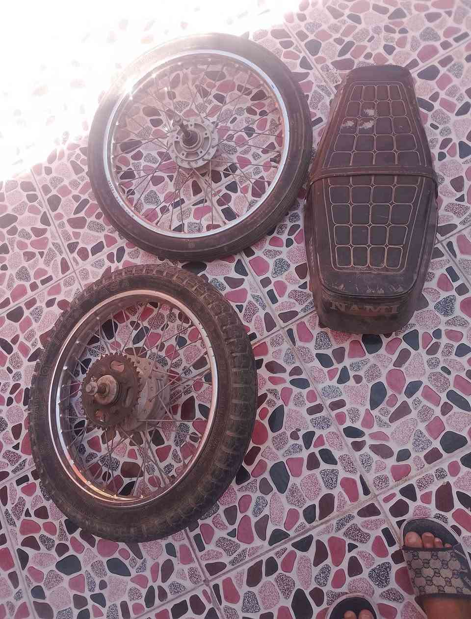 سلام عليكم شباب قراض البيع كلمن وسعره ***********
