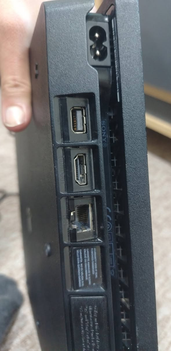 بلي 4 سلم استكر و اخو الجديد نضافه 95 
500 GB
كيبل HDR مو HDMi
يد 1 فقط اصلي
اشتراك بلي بلاس شهر ونص
الالعاب
قرص GTA 5
قرص Dying
وبل حساب لعبتين
CALL OF DUTY BLACK OPS 7
CALL OF DUTY BLACK OPS 6
215 الف


**إذا كنت صاحب هذا الإعلان وتريد حذفه لأي سبب، رجاءا أرسل رسالة إلى الدعم الفني**