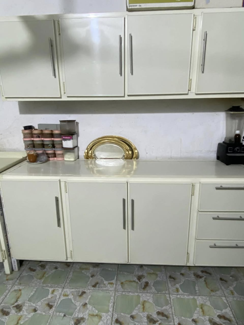 تخم عشر نفرات لون زيتوني سعره 350 مابي كسر ولا نازل وسفنجه عالي ويخبل تركي مو عراقي وكاونتر مترين مع المعلق ومترنص سنك مرمر سعره 350 تخم ملكي نظيف مابي كسر ولا سفنج نازل ويخبل سعره 350 بيهم مجال قليل للشراي 

‭0776 290 4332‬
