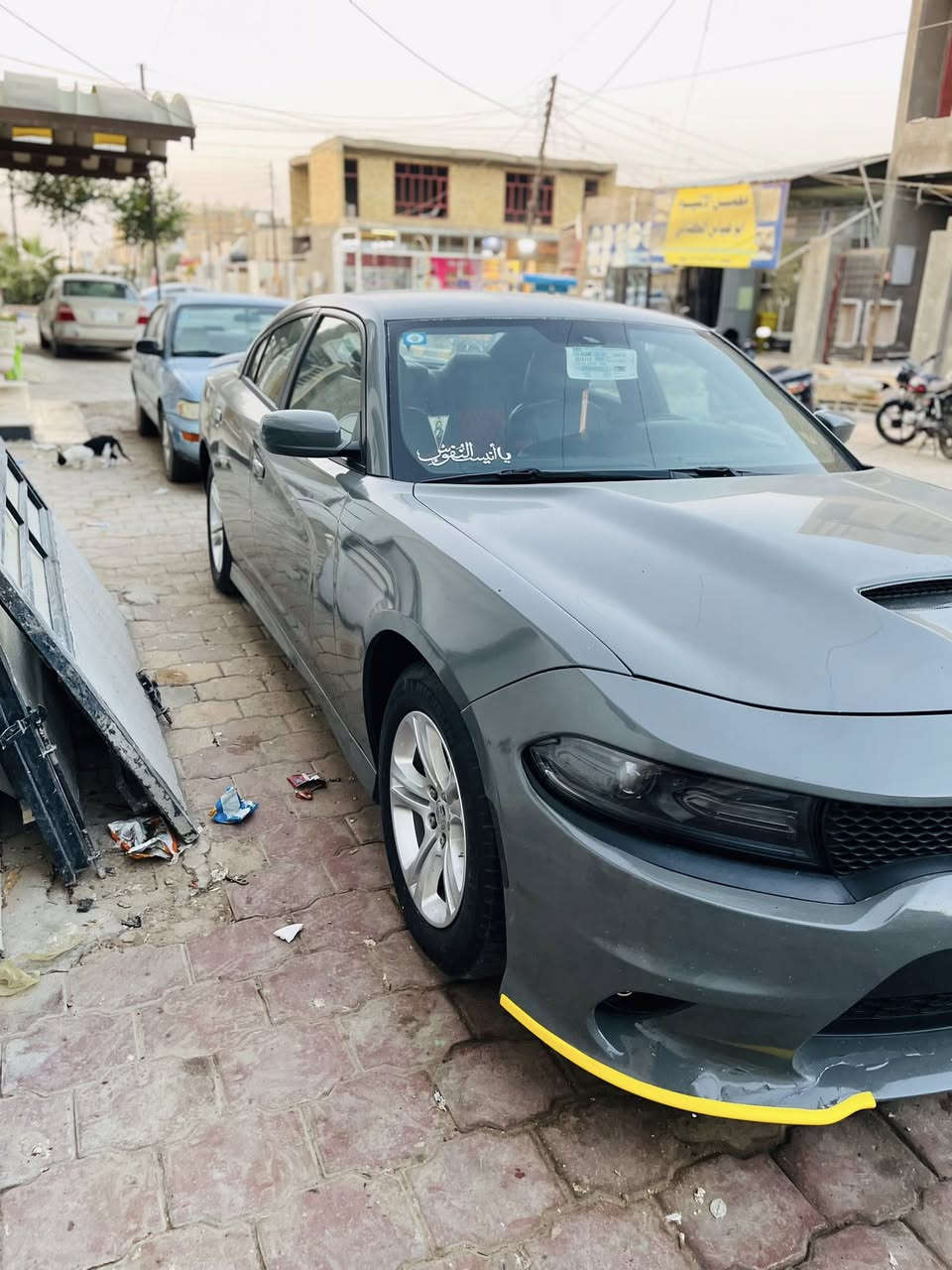 السلام عليكم جارجر 2018أصل خليجي لون سمنتي ماشيه 190 الف رقم بغداد جديد انكليزي بسمي مشروع وطني سنويه ل 30 تحويل مباشر السياره بيها جاملغ وبنيد وباب خلفي جهت العبري ومصبوغه حزام اثر جراد بدون قماره وجنطه كير ومكينه واكسن بالشرط حداديه قبل شهر نافضها وتخم تاير جديد ميكانيك جاهز للأخير بالشرط غرفتها جديده السعر 170$وبيها مجال رقمي ***********بالعافيه ع الياخذها سياره جديده وما مشتغله خط
