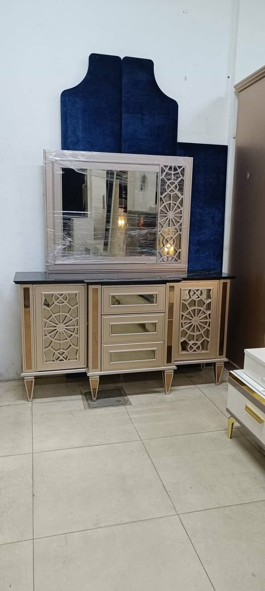 السلام عليكم .غرفة نوم تركية نفرين 8.قطع مستخدمه.شد ونقل مجاني  -العنوان حي البكر .قرب محطة ايلاف.التواصل عبر الارقام التاليه فقط..
***********
‏‪0775 855 3083‬‏
***********
