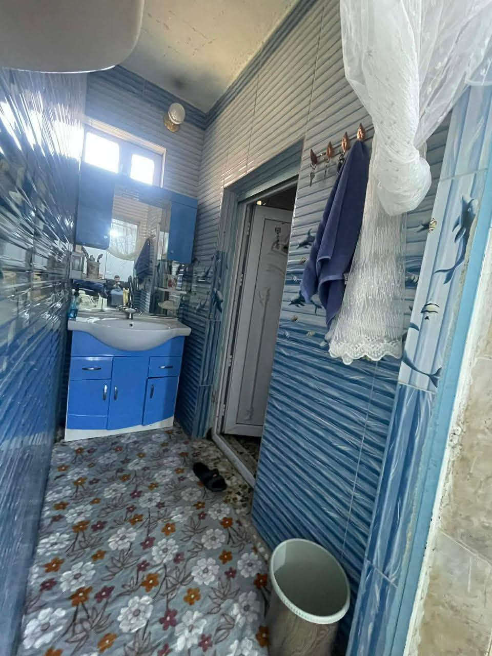 السلام عليكم دار للبيع مساحة ١٥٠متر مناصفة قرب جامع كميرة بسعر مناسب
***********
