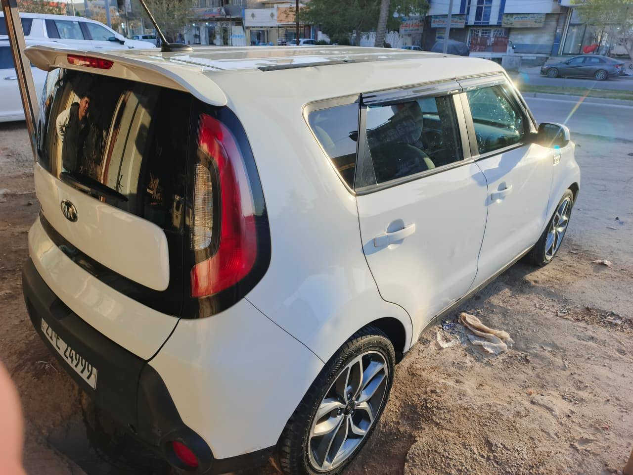 السلام عليكم 
كيا صول للبيع موديل 2016 سياره وارد أمريكي (داخله كليين) 
السياره مكفوله من الحادث والفديو موضوح بي كلشي السياره  تحكمات استيرن شاشه كامره ويل كب قياس 18  تبريد تدفئه شغاله  محرك 1600جديد شاده بيدي  اي حادث مابيه بالعراق السياره باسمي سنويه لل٢٠٢٩ رقم شمالي 
 *********** بي واتساب 
الاسيا ***********
